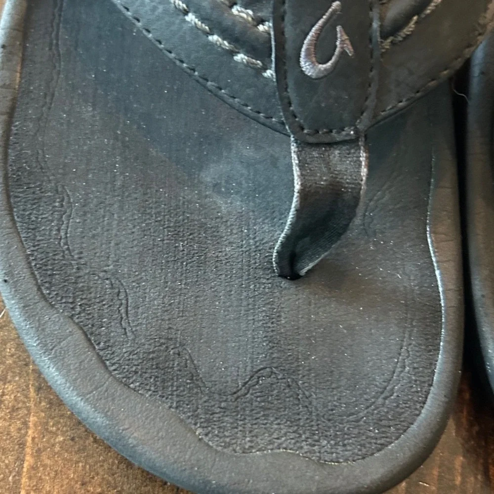 OluKai Ohana Flip Flops Mens 12 Dark Shadow Black Water Resistant Sandal Summer